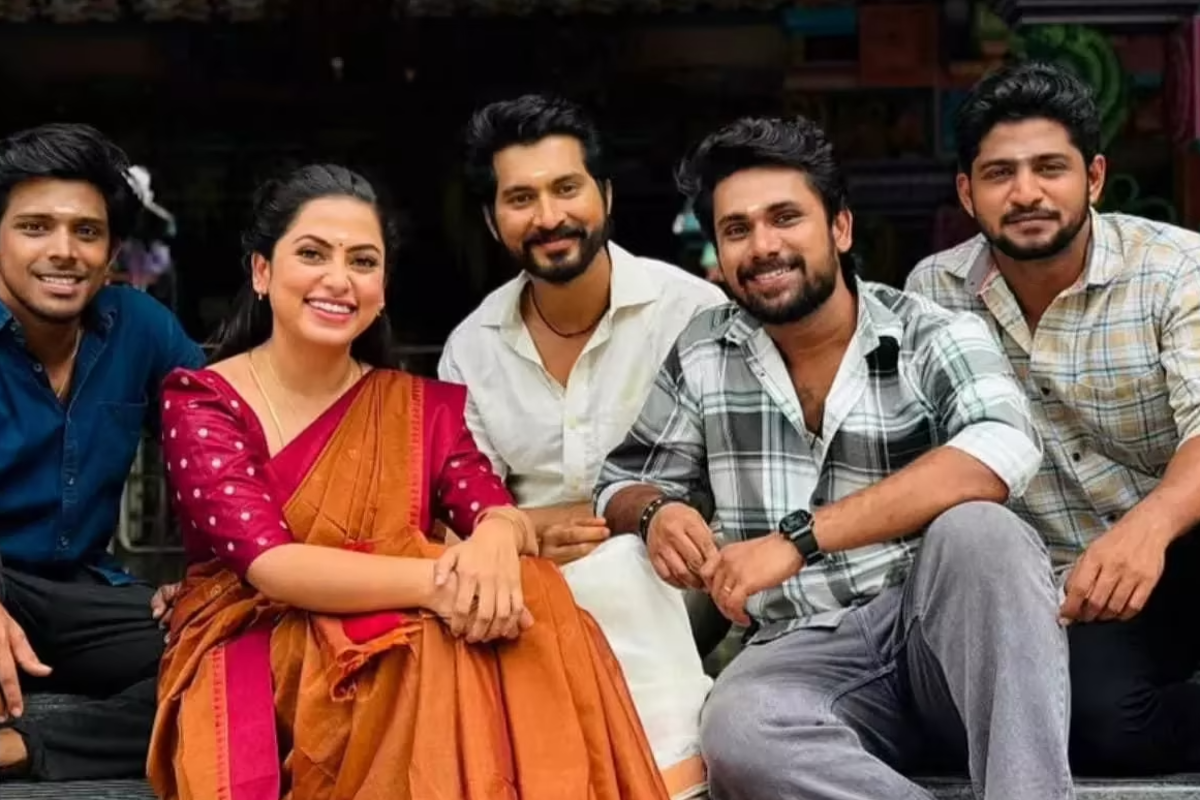 தஞ்சாவூர் பெரிய கோவிலுக்கு சென்றுள்ள அய்யனார் துணை சீரியல் பிரபலங்கள்.. புகைப்படத்தை பாருங்க | Ayyanar Thunai Madhumitha In Brihadeeswarar Temple