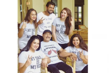 விஜயகுமார் மகளுக்கு தாய்மாமன் சீர் செய்தது யார் தெரியுமா? வைரலாகும் புகைப்படம்