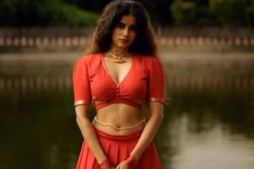 பிக்பாஸ் 9 புகழ் ஆதிரை நடத்திய கிளாமர் போட்டோ ஷுட் புகைப்படங்கள்