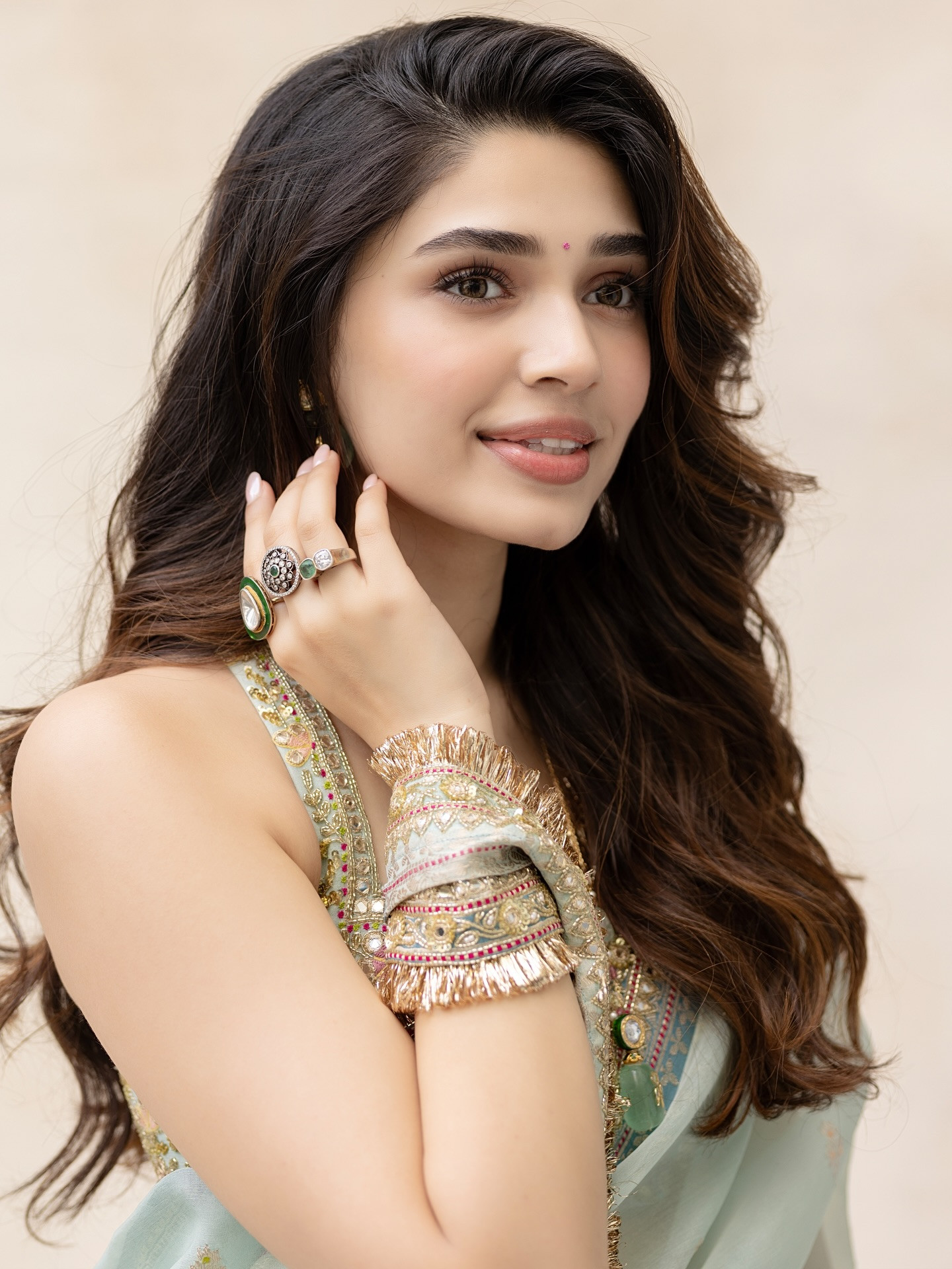 க்ரித்தி ஷெட்டி சேலையில் அழகிய போட்டோஷூட் 2 Gallery