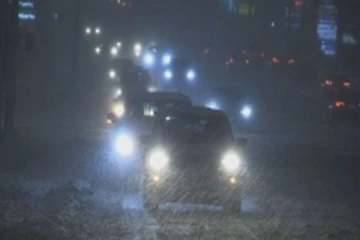 கனடாவில் சீரற்ற காலநிலையினால் போக்குவரத்திற்கு பாதிப்பு