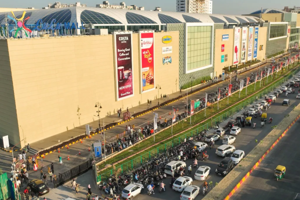 துபாயில் எளிமையாக பேருந்தில் பயணித்த இந்திய கோடீஸ்வரர்: வியக்கும் இணையம் | Indian Billionaire Takes Bus In Dubai Viral Video துபாயில் எளிமையாக பேருந்தில் பயணித்த இந்திய கோடீஸ்வரர்: வியக்கும் இணையம் | Indian Billionaire Takes Bus In Dubai Viral Video