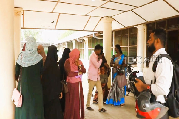 மனித உரிமைகள் ஆணைக்குழுவில் முறைப்பாடளித்த மன்னார் அபிவிருத்தி உத்தியோகத்தர்கள் | Development Officers Who Filed A Complaint Hrc மனித உரிமைகள் ஆணைக்குழுவில் முறைப்பாடளித்த மன்னார் அபிவிருத்தி உத்தியோகத்தர்கள் | Development Officers Who Filed A Complaint Hrc