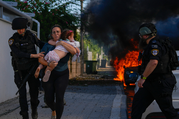 இஸ்ரேல் மீது மிக கொடூரமான தாக்குதல்; அச்சத்தில் மக்கள்! | A Brutal Attack On Israel People In Fear