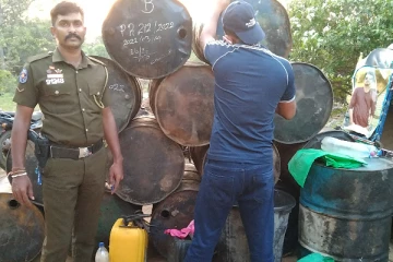 பாரிய கசிப்பு உற்பத்தி நிலையம் பொலிஸாரால் முற்றுகை: சந்தேக நபரும் கைது(Photos)