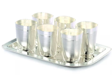 வெள்ளி நாணயங்களை பாலில் இட்டு வைத்தால் என்ன நடக்கும் தெரியுமா? ஆய்வாளர்களையும் வியக்க வைத்த தமிழன்