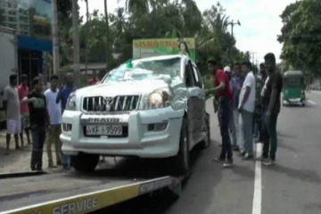 இராஜாங்க அமைச்சர் ஒருவர் பயணித்த ஜீப் மற்றொரு காருடன் மோதி விபத்து!