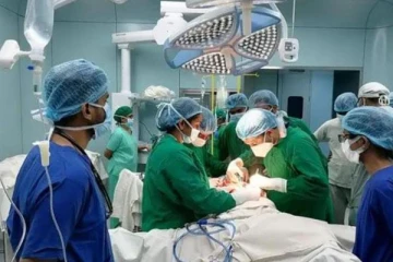 இலங்கையில் மூன்று வைத்தியசாலைகளில் 24 மணிநேரத்தில் வெற்றிகரமாக மேற்கொள்ளப்பட்ட சத்திரசிகிச்சை (படங்கள்)