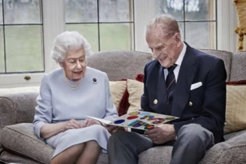 இளவரசர் பிலிப் இறப்பதற்கு முன் எடுக்கப்பட்ட அதிகாரப்பூர்வ புகைப்படம் இது தான்! மகிழ்ச்சியான தருணம்