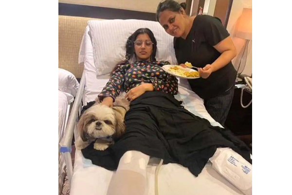 பரிதாபத்தில் உச்சத்தில் நடிகை யாஷிகா: வெளியான லேட்டஸ்ட் புகைப்படம் | Yashika In Hospital Photo Viral