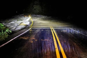 அமெரிக்க மாகாணாம் ஒன்றை மொத்தமாக சுழற்றியடித்த மிக ஆபத்தான ஹெலீன் புயல்