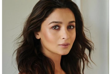 ஒரே ஒரு சமுக வலைதள பதிவின் மூலம் கோடிக்கணக்கில் சம்பளம் ஈட்டும் நடிகை அலியா பட் !