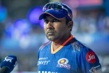 என்னோட பொண்ண  135 நாள்களாகப் பார்க்கலை :  உலகக் கோப்பைப் போட்டியை விட்டு விலகும் மஹேலா ஜெயவர்தனே