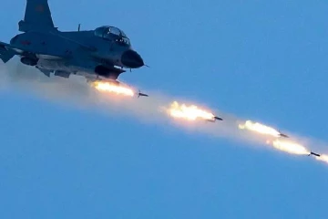 அத்துமீறிப் பறந்த சீனாவின் 38 படை விமானங்களால் பீதியில் உறைந்த நாடு!