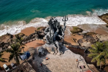 58 அடி உயர சிவன் உள்ள ஆழிமலா மகாதேவன் கோவில்