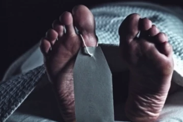 හිස සුන් වූ මළකඳක් හමු වේ..