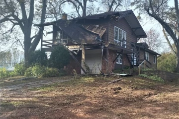 கனடாவின் இந்தப் பகுதியைச் சேர்ந்த 18000 பேர் மின்சாரம் இன்றி 10 நாட்கள் தவிப்பு