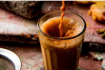 டீ குடிக்கும் போது இந்த பொருட்களில் ஒன்றை சாப்பிட்டால் சக்தி அதிகரிக்கும்!