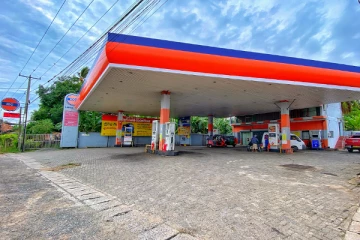 எரிபொருள் வரிசையில் காத்திருந்த நிலையில் திடீரென மயங்கி விழுந்தவர் உயிரிழப்பு