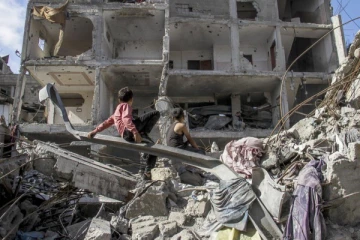 காசாவில் கட்டிடங்களின் இடிபாடுகளின் 10000 உடல்கள்