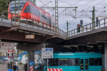 ஜேர்மனியில் பெரும் வரவேற்பைப் பெற்றுள்ள 49 யூரோ பயணச்சீட்டு