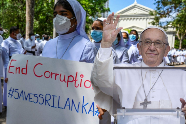 இலங்கை பிரச்சினைகளுக்கு உடனடியாக தீர்வைக் காணுங்கள்: போப்பாண்டவர் வலியுறுத்தல் - ஐபிசி தமிழ்