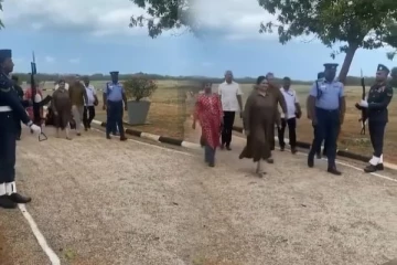 யாழ். பலாலி விமானப்படை முகாமிற்கு சென்ற சஜித் மனைவியால் ஏற்பட்டுள்ள சர்ச்சை