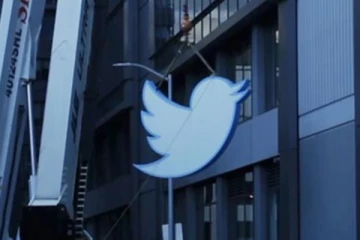 ஏலத்தில் பறந்த டுவிட்டர் பறவை