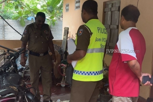 யாழில் அரங்கேறிய மோசமான சம்பவம்; பின்னனியில் புலம்பெயர் நபரா! | Attack On Government Employee S House Injaffna