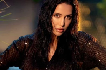 டிரான்ஸ்பெரண்ட் ஆடையணிந்து போஸ்!! பிக்பாஸ் நடிகை ரைசா வில்லனின் புகைப்படங்கள்..