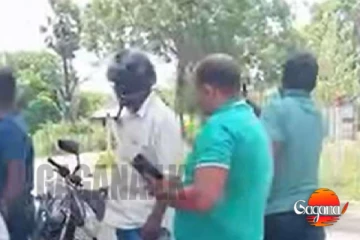 පිස්තෝලයක් අරන් වන රක්ෂණයේ නිලධාරියෙක් යකා නටයි