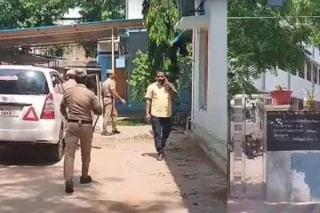 8-ம் வகுப்பு மாணவனுக்கு அரிவாள் வெட்டு - சக மாணவன் வெறிச்செயல்