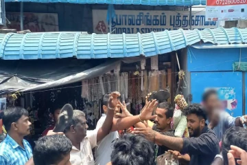 யாழில் போராட்டத்தை குழப்பமுனைந்த ஆளும் தரப்பு ஆதரவாளர்! விரட்டி விரட்டி தாக்கிய பொது மக்கள் (காணொலி)