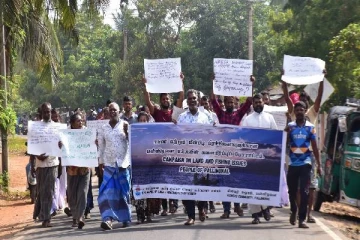 மன்னாரில் கடற்றொழிலாளர்களால் கவனயீர்ப்பு போராட்டம்