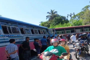 இரு பேருந்துகள் நேருக்கு நேர் மோதி கோர விபத்து! 12 பேர் வைத்தியசாலையில் அனுமதி - ஆபத்தான நிலையில் ஒருவர்