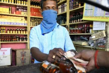 கொரோனா தடுப்பூசி போட்டால் மட்டுமே டாஸ்மாக் கடைகளில் மதுபானம் - குடிமகன்கள் அதிர்ச்சி