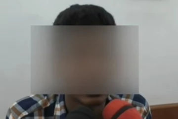 පොලිස් නැන්දා අම්මා දුවගේ පෙම් පලහිලව්වක් නිසා පාසල් දරුවෙකුට අමානුෂික ලෙස පහරදීලා..(PHOTOS)