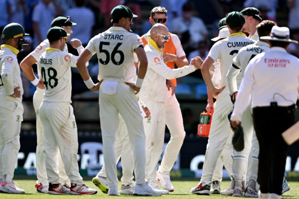 ஆஷஸ் தொடரை 3-0 கணக்கில் வென்ற அவுஸ்திரேலியா! போராடி தோற்ற இங்கிலாந்து | Australia Beat England To Win Ashes 3 ஆஷஸ் தொடரை 3-0 கணக்கில் வென்ற அவுஸ்திரேலியா! போராடி தோற்ற இங்கிலாந்து | Australia Beat England To Win Ashes 3