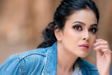 மொட்டைமாடி போட்டோஷூட்டில் ரம்யா பாண்டியனையே ஓரங்கட்டிய சாந்தினி! எல்லைமீறிய போட்டோஷூட்