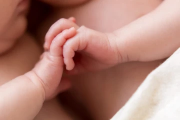 ஆண் குழந்தைக்காக இரட்டை பெண் குழந்தைகளை கொலை செய்த தந்தை