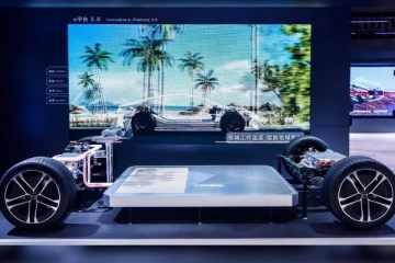 ஒருமுறை சார்ஜ் செய்தால் 700 கி மீ : சூப்பர் பேட்டரியை அறிமுகம் செய்த சீன கார் நிறுவனம்