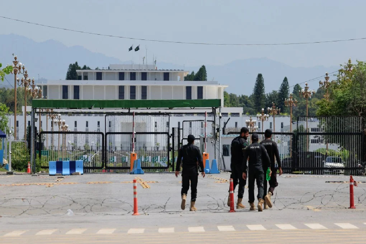 பாகிஸ்தானில் இன்று அமெரிக்கா - ஈரான் அமைதிப் பேச்சுவார்த்தை ; பரபரப்பில் உலகம் | Us Iran Peace Talks In Pakistan Today World Edge