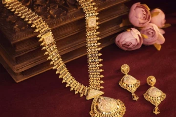 ஏறிய வேகத்தில் இறங்கிய தங்கம் விலை - இப்போது வாங்கலாமா?