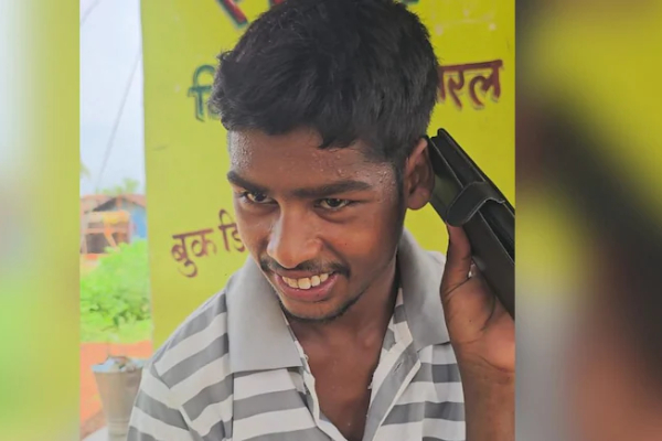 மளிகை கடைக்காரருக்கு போன் செய்த விராட் கோலி, ஏபி டிவில்லியர்ஸ் - பின்னணி என்ன? | Villageman Got Call From Kohli Via Paditar Old Sim