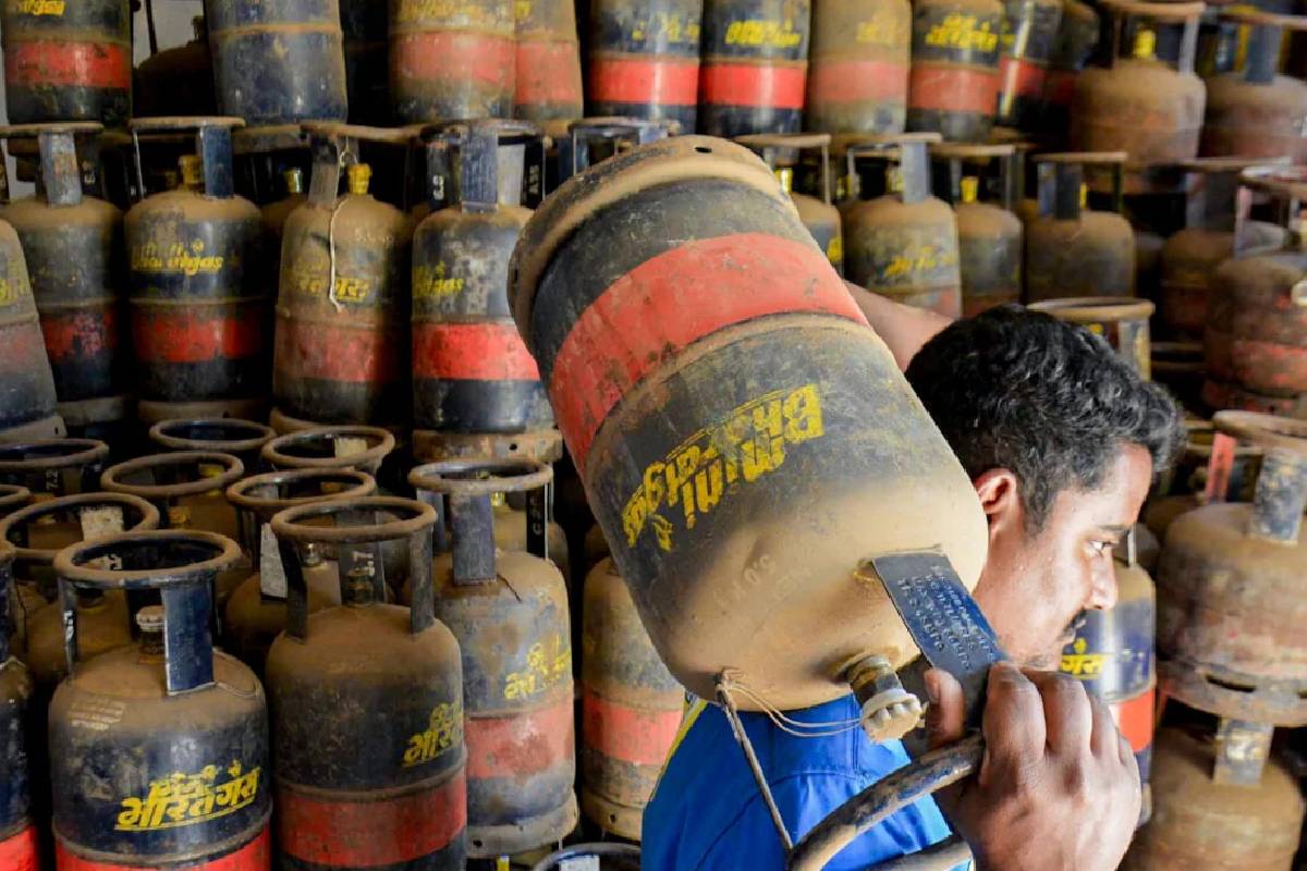 போர் காரணமாக சிலிண்டர் தட்டுப்பாடு - மூடப்படும் உணவகங்கள் | Iran War Made Lpg Demand Leads Hotels To Close