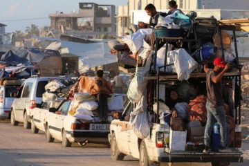 ஆயிரக்கணக்கான பாலஸ்தீனியர்கள் காசா நோக்கிப் படையெடுப்பு