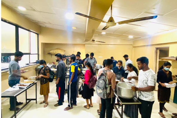 பெரும் வரவேற்பை பெற்றுள்ள யாழ். பல்கலைக்கழகத்தின் முன்மாதிரியான திட்டம் | Community Kitchen Project University Of Jaffna