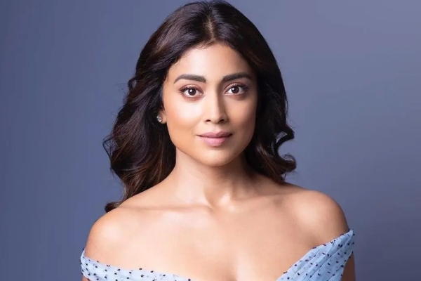 நடிகை ஸ்ரேயா சரணின் மொத்த சொத்து மதிப்பு.. எவ்வளவு தெரியுமா | Shriya Saran Net Worth Details