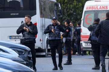 ඊශ්‍රායල කොන්සල් කාර්යාලය අසල දරුණු වෙඩි තැබීමක් - තිදෙනෙක් මරුට