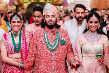 கண்களை மயக்கிய மலர் சிற்பங்கள் முதல் 2,500 வகை உணவுகள் வரை: அம்பானி வீட்டு திருமணம்